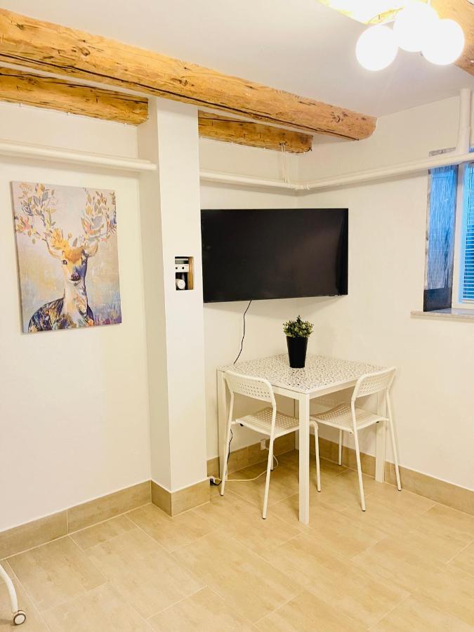 Aday - Cozy Private Room In The Center Aalborg Eksteriør billede